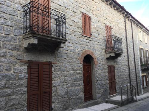 Dimora storica Gallurese vicino al Lago