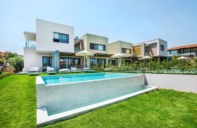 Dionisos Villas / private pool / pets allowed / fishing cruises