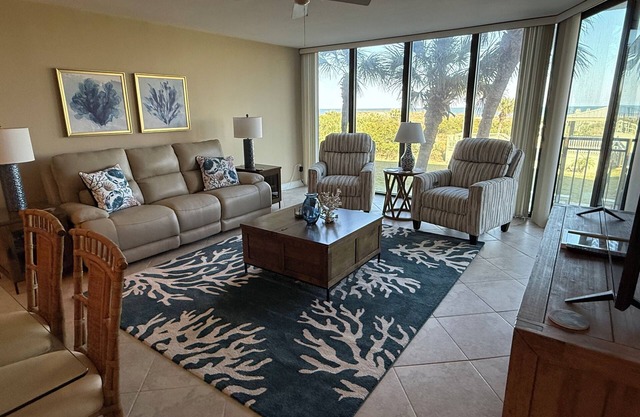 Dir Ocean Front 2 BR / 2 BA Condo
