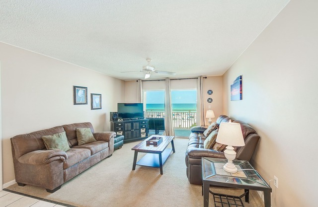 104: Condo direct sur la plage!