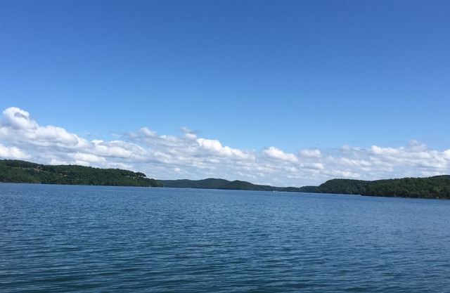 Direct Lakefront! Étapes pour arroser! 3BR / 3BA + Bnkrm !! Nagez jusqu'en octobre!