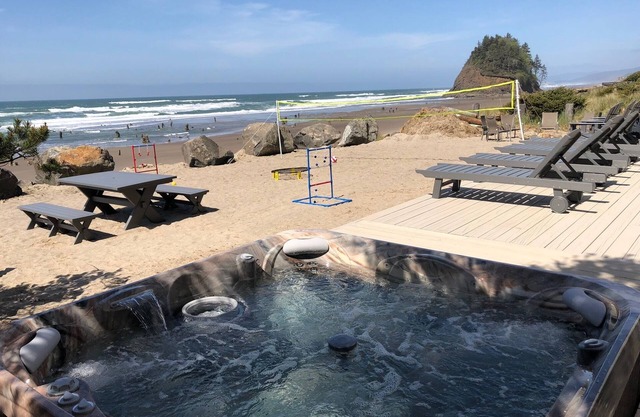 Direct Ocean Front REMODELED 6 chambres, 4 salles de bains. Bain à remous, vues,