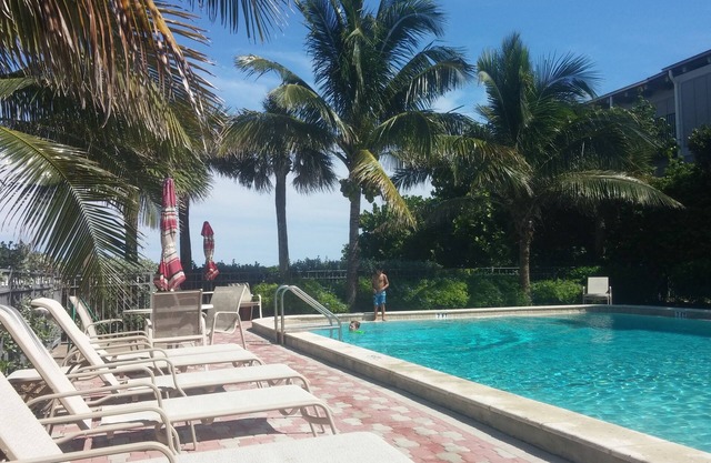 Direct front de mer avec piscine.