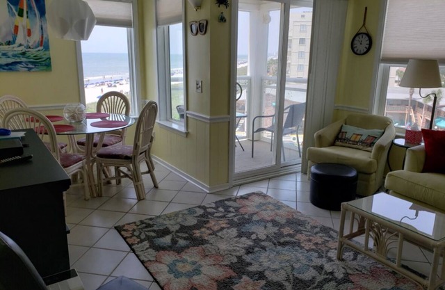 Direct Oceanfront-2 Bedroom 2 Bath-A Place at the Beach 406
