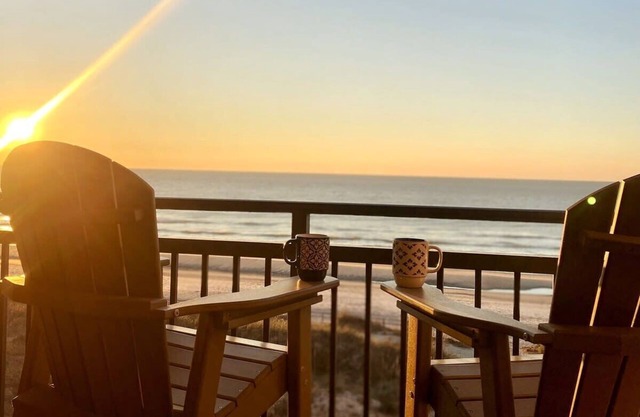 Direct Ocean Front 3BR/2BA Dog Friendly Pool Beachfront Dogs welcome