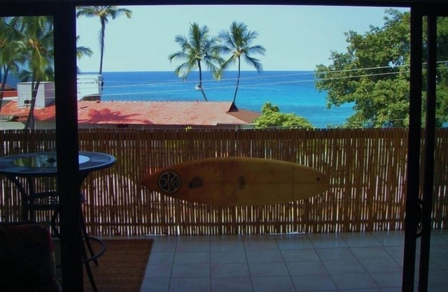 Vue directe sur l'océan au cœur de Kailua-Kona / Au départ d'Ironman!