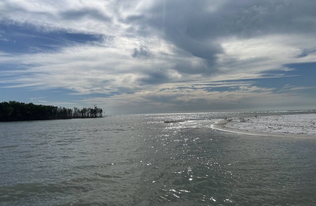 Direct panoramic waterfront views