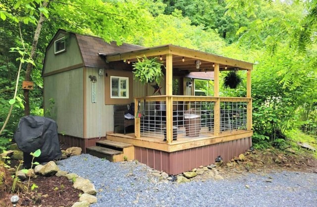 DIRECT STREAM FRONT Mountain Tiny Home