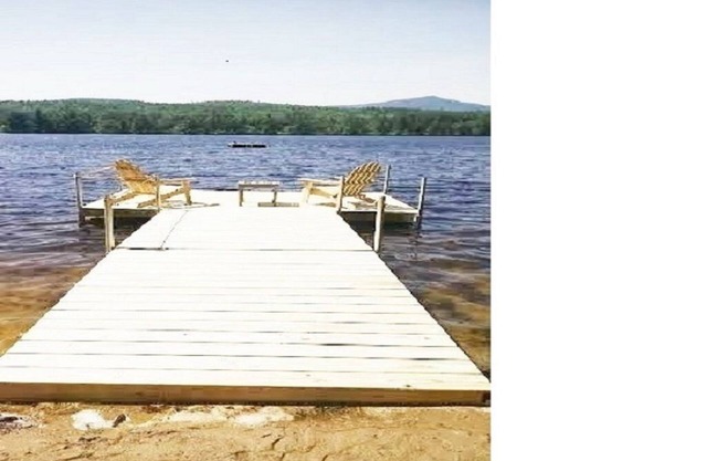 Cabane en rondins rustique au bord du lac