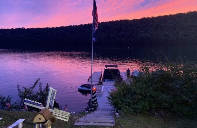 Direct Waterfront on Candlewood Lake with / boat slip/ hot tub & outdoor kitchen