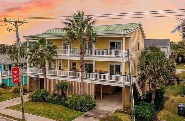 Directly across from Beach! 6 BR,(all oceanview, BTH & Heated Swim Spa! Elevator