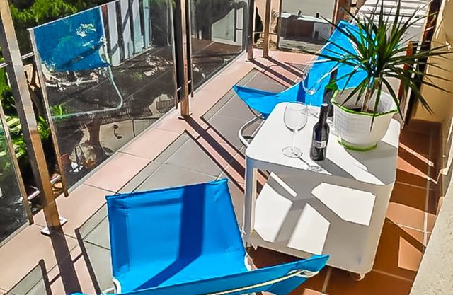 Directement à la plage, reformee, piscine, vue mer, A / C, Wifi