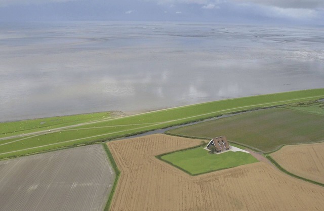 Directement sur la mer des Wadden, classée au patrimoine mondial de l'Unesco; Repos / ballon de plage / îles Wadden / island hopping