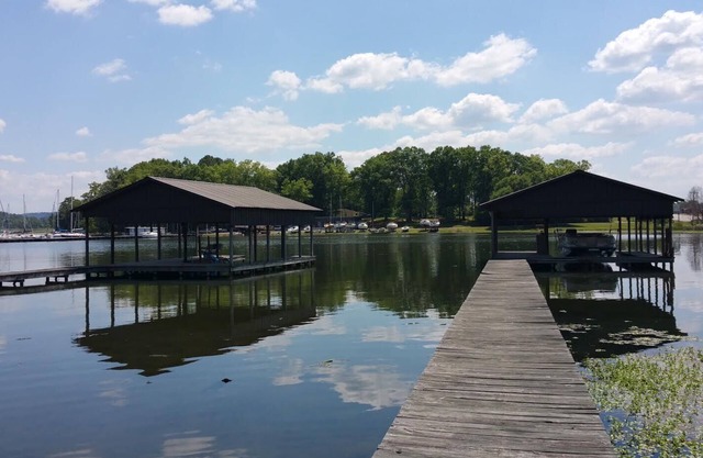 Directement sur le lac Guntersville! Boat House inclus! La commodité rencontre le luxe!