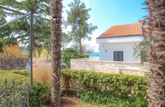 Directement sur la mer Adriatique avec jardin, barbecue, terrasse privée