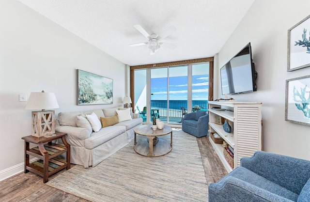 ~ BEACHFRONT!~ BELLES VUES!~ GRAND EMPLACEMENT!~ 1 BR + BUNK ROOM ~ GÉRANT PROPRIÉTAIRE!~