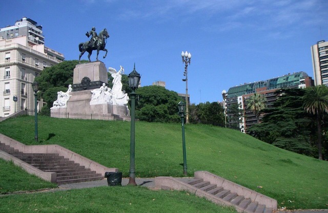 Recoleta, à seulement un pâté de maisons de métro (métro) !!!