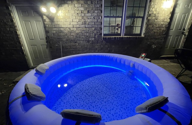 Charleston King Suite Hot Tub Fire Pit FirePlace 2