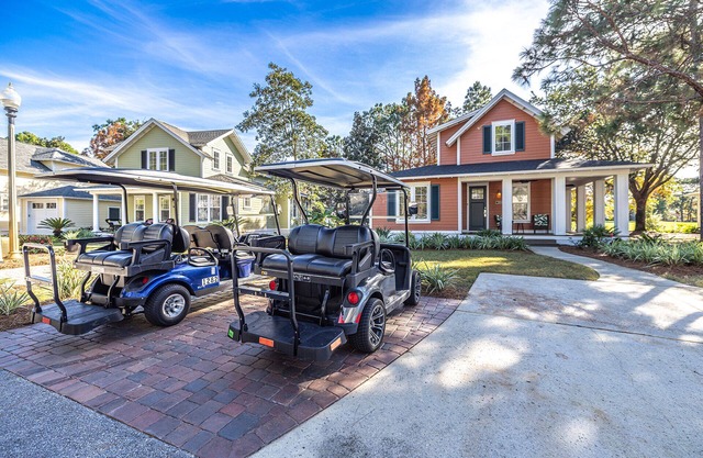 DISCOUNTED! LAKE FRONT~Golf Cart, FREE Activities, HEATED Pool* & HotTub, Gym