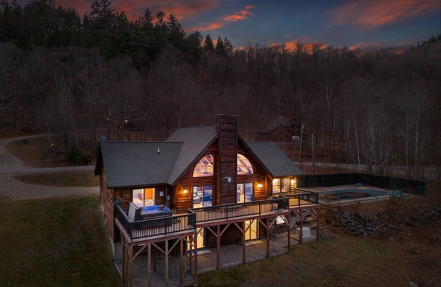 Spacious & Private | Stunning Views | Hot Tub