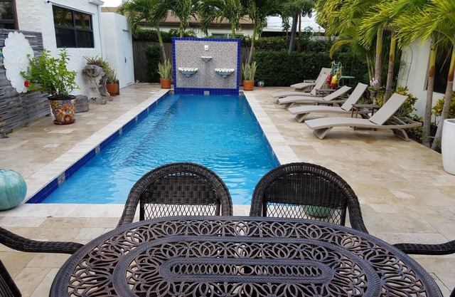 Magnifique 1BR avec piscine au sel, à pied de l'avenue / plages (IV +)