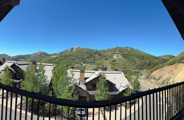 Discover mountain bliss at our exquisite Deer Crest retreat!