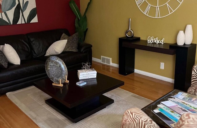 Discover Oak Park charm, just a quick ride to MGM Grand