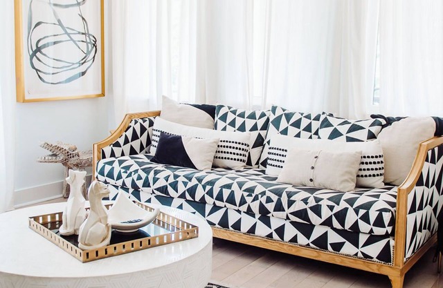 Discover Ponce Hideaway—an elegant 2BR, 2.5BA retreat in Midtown Atlanta. Modern-eclectic design, gold accents, and jewel tones set the scene. Enjoy a private patio, full kitchen, washer/dryer, & walkable access to Ponce City Market and Piedmont Park