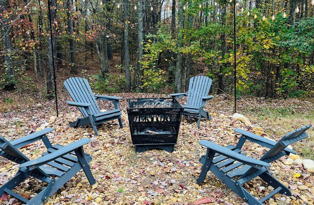 Discover serenity in our quaint Mentone tiny home! 2 miles from downtown.