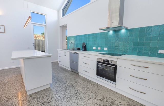 Discover the charm of Warrnambool from The Sunshine House.