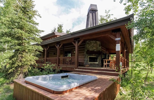 Discovery Chalet - Tamarack Ski Resort - Luxury - 3Br - 3Ba - Sleeps 8 - Hot tub