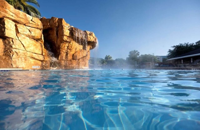 Disney Delight in Celebration! Full Kitchen, Outdoor Pool, Free Shuttle!