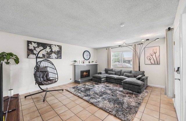 Disney/ Knotts Berry Condo! 12 mins ride to Disney