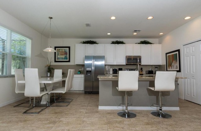 DISNEY Large Family-Friendly Townhouse w/Pool - 06