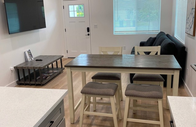 Disney/Lt Saigon/3mi 4Bd2ba - Reva