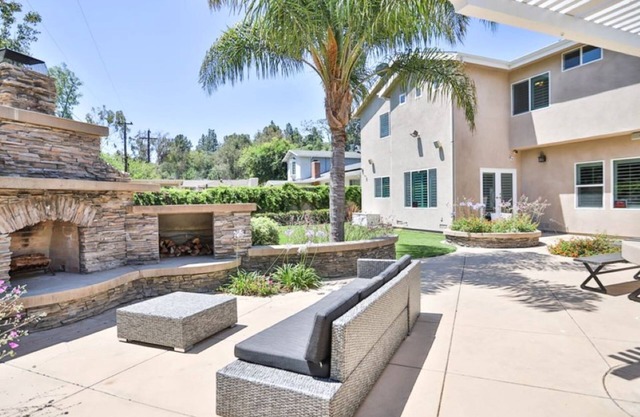 Disneyland & Beach Gorgeous 8 Bedroom 6.5 bathroom 5000 SQFT