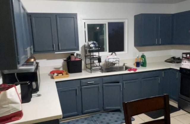 Disneyland midterm/long term stays welcome budget friendly 5 beds/2bath