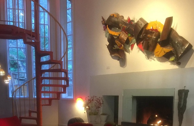 Superbe espace intérieur ouvert, bain à remous, mobilier exquis, motifs spacieux