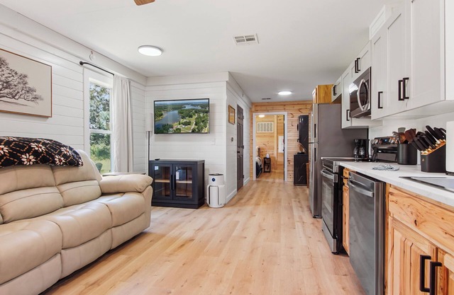 Diva & Poodle's Lake Getaway - 3BD, 2BA home in Eufaula w/Com Boat Launch & Pool