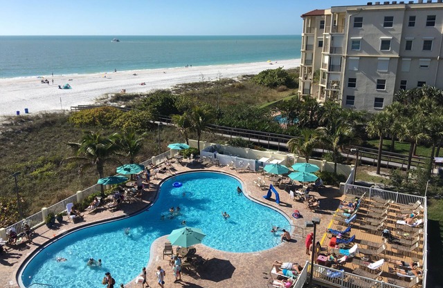 Dive Into Your Dream Vacation! Free Parking, Onsite Pool, Beach Access