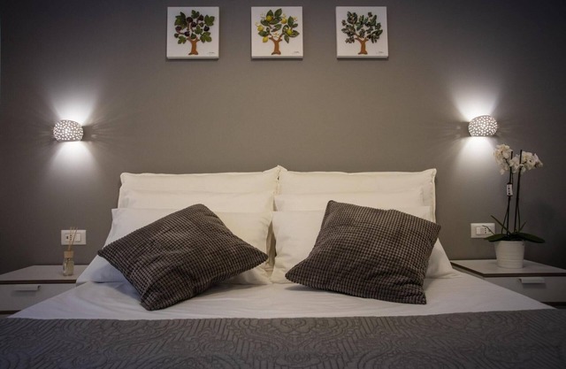 "DIVINA GUESTHOUSE" Luxueux et moderne appartement dans le centre de Salerne