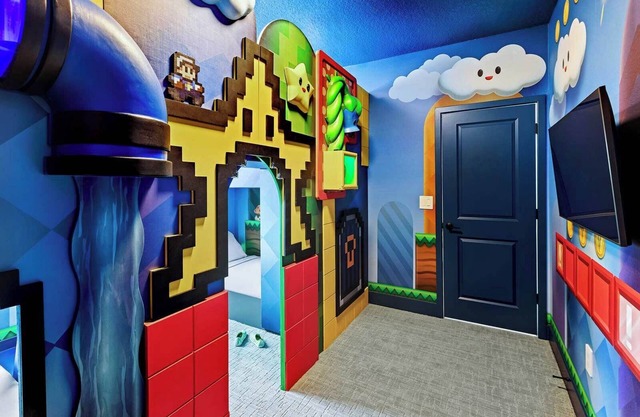 Divine Dreamland | Deluxe I-Drive mansion w/ video game theme RM, pool, theater