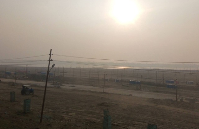 Divine Riverside Retreat: Rooms with Ganga Views