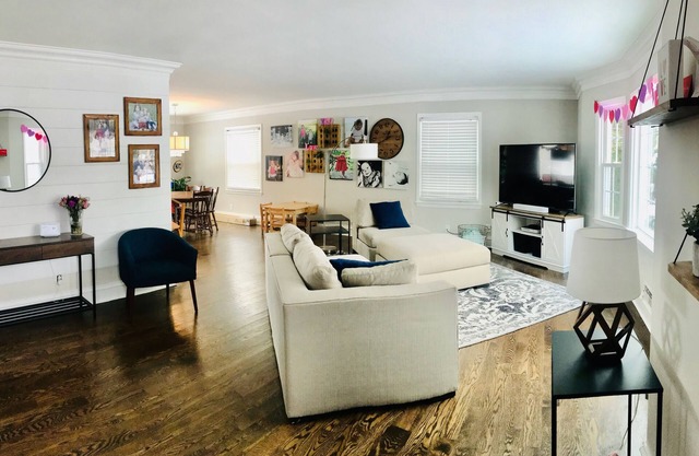 DNC? Séjournez dans notre charmante maison à Whitefish Bay! 10-15min du centre-ville!