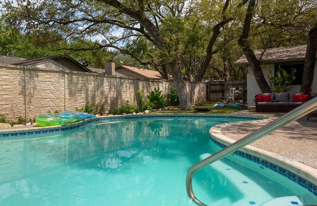 Annulation gratuite, réductions BMT 4B, grande piscine privée creusée \ Hottub
