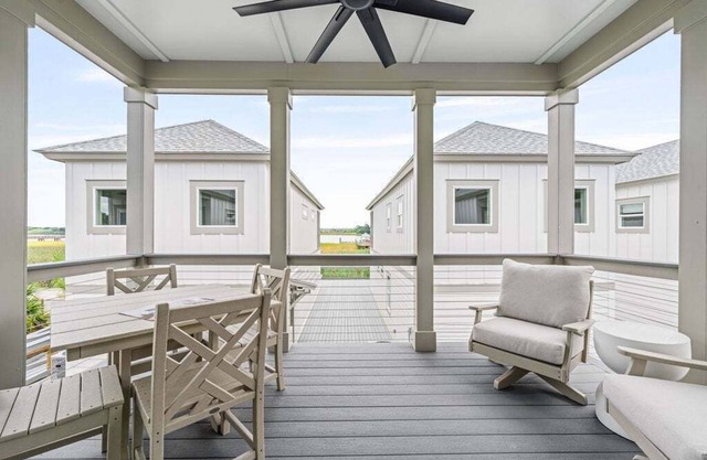 Dock and Dwell at the Winyah Bay Club, Pool, Outdoor Lounge/Grill and Boat Slip included!