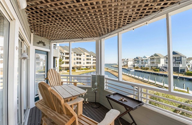 Dock Holiday: Canalfront condo, Water Views, Fisherman's dream with Boat Dock