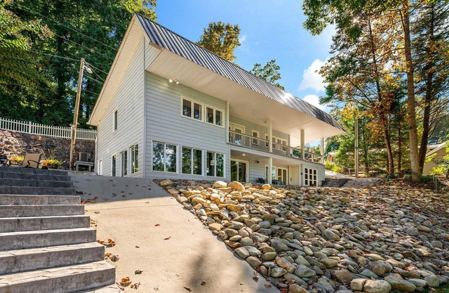 Dock Holiday | King Bed & Lake James Location