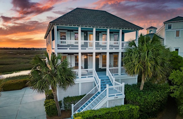 Dockside Hideaway: Enjoy Privacy and Scenic Views