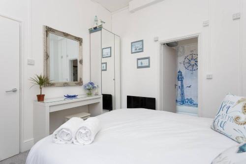 Dockyard Dreams - Close To Gunwharf!